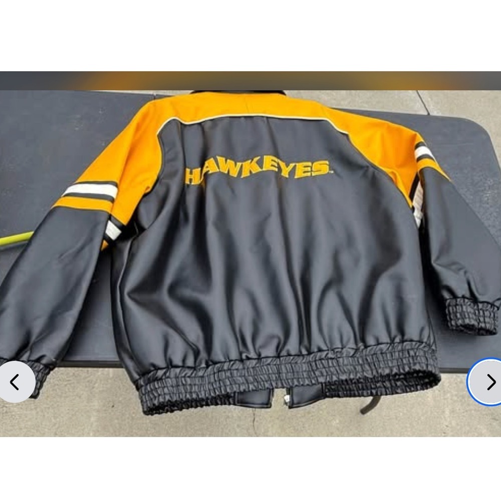 Iowa Hawkeyes Faux Leather Full Zip Jacket XXL Black Gold NCAA Licensed - Picture 4 of 8